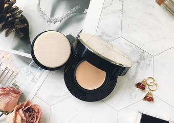 cle de peau Beaute 肌肤之钥 - 肌肤之钥超进化素颜系底妆—光采奢华恒雾粉霜 真的美到让人完全不想卸妆啊!