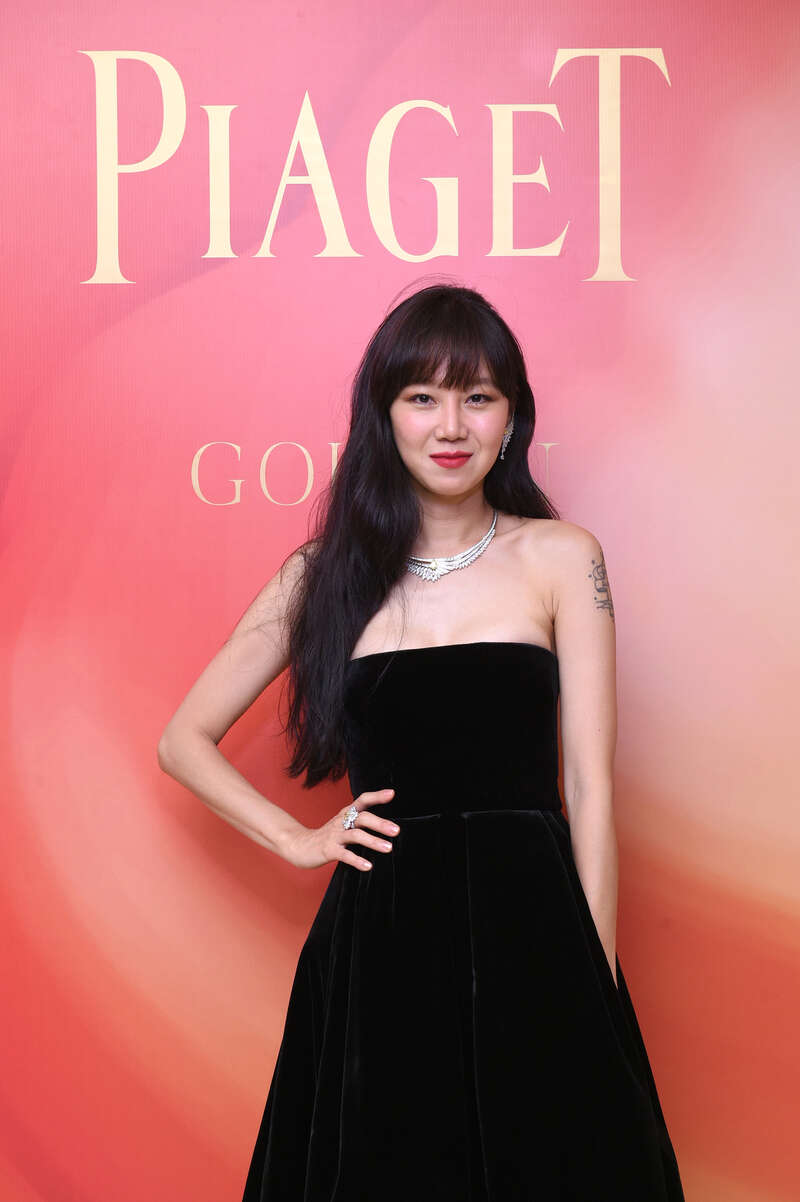 孔晓振PARTY妆容大解密!上妆技巧、化妆包大公开,圣诞派对就效仿女神的闪耀棕红妆