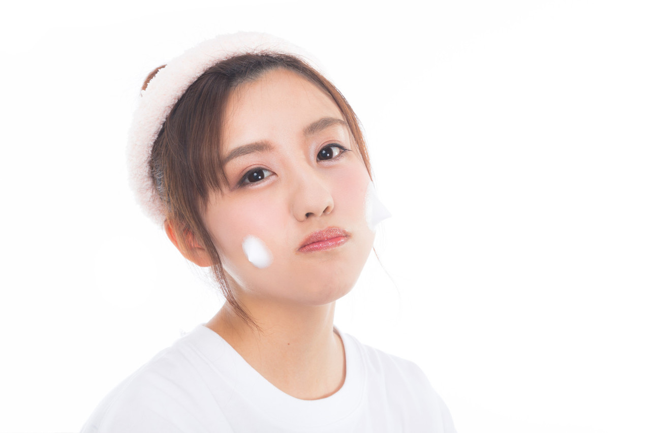 鼻子贴拔出“白白粉刺”超过瘾~官方真相曝光:大多都是皮脂管丝
