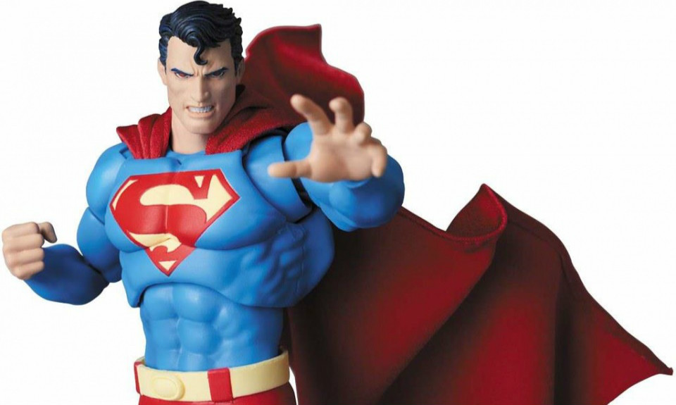 MEDICOM TOY MAFEX《蝙蝠侠:缄默》超人(缄默版本)