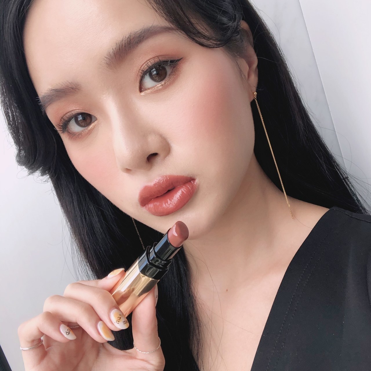 2019 20年PANTONE秋冬大势色!女孩准备锁定这几支【#Almond Sugar糖杏仁棕】唇彩。