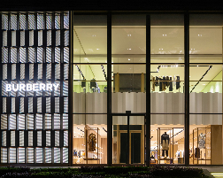 Burberry上海双店齐开，环贸IAPM店、国金中心IFC店盛大开业