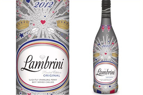 Lambrini梨酒推出英国女王登基60年限定款,节日不知道送什么