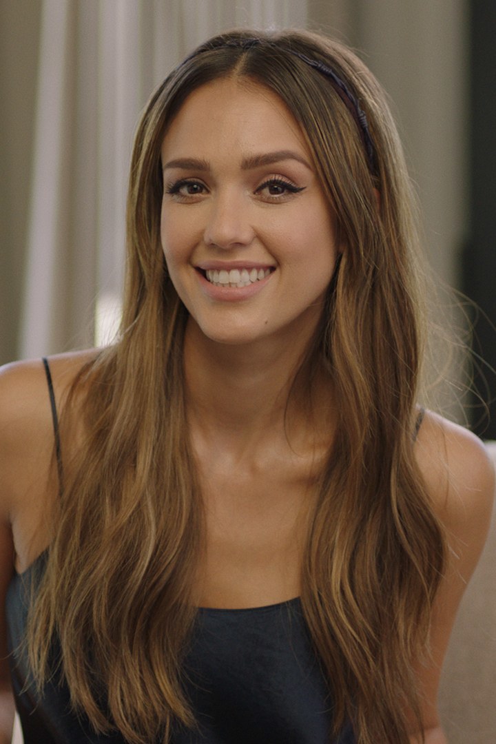 洁西卡艾芭 Jessica Alba 的5分钟几何眼线妆
