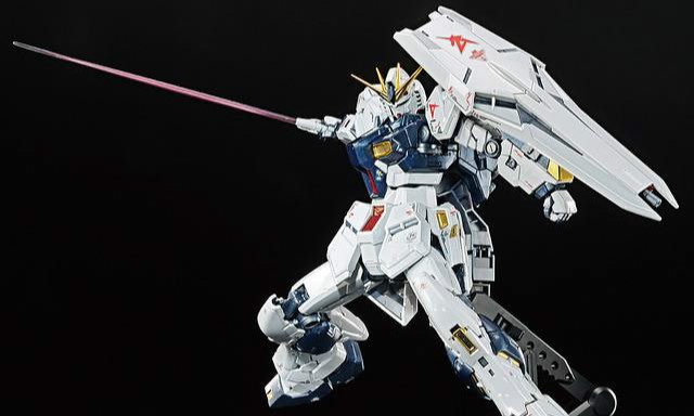 万代 RG《机动战士高达 逆袭的夏亚》RX-93 ν(nu)高达 钛合金质感Ver.