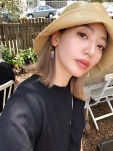 日系化妆术修容讲座 打亮产品怎么挑?怎么用?画对位置避免显老!