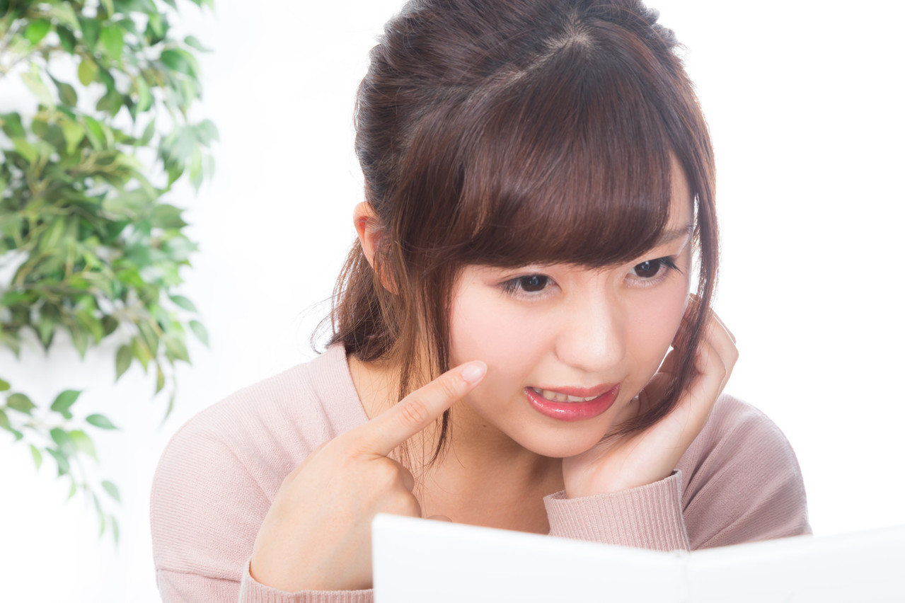 戴口罩闷到“狂冒痘”!3步骤搭配抗痘精华还原鸡蛋肌