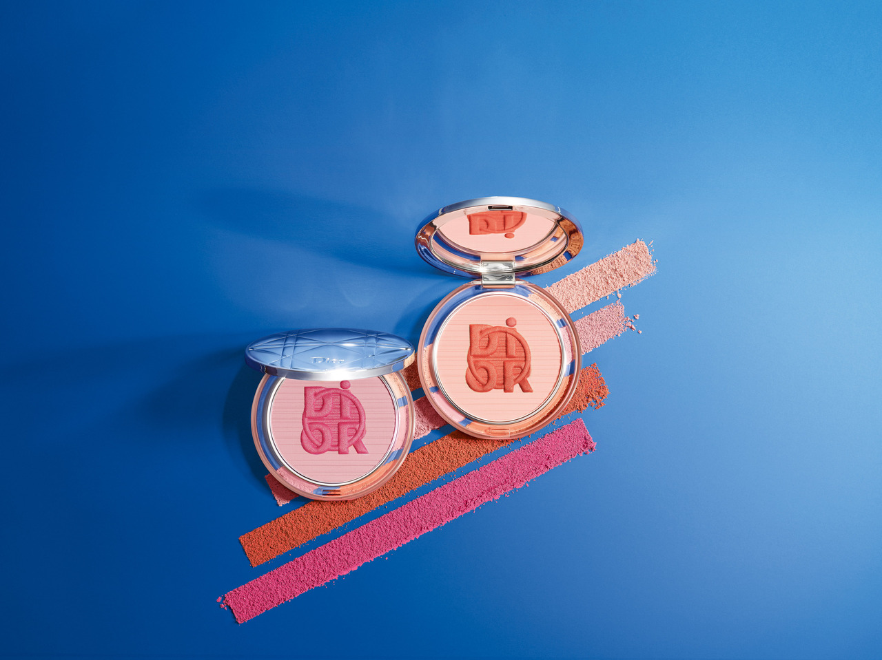 是蜜粉饼也是腮红!迪奥“仲夏游乐园”限量彩妆 不只甜美还一物两用超方便!