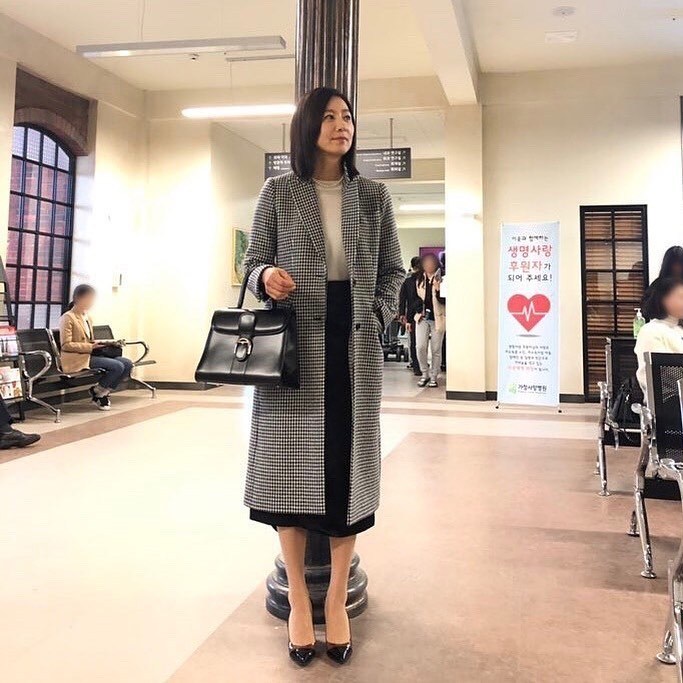金喜爱《夫妇的世界》包款精选辑 上班族穿搭的时尚圣经