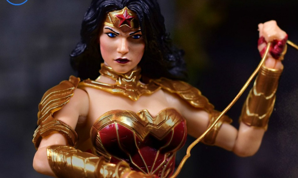 MEZCO ONE:12 COLLECTIVE 【神奇女侠】可动人偶