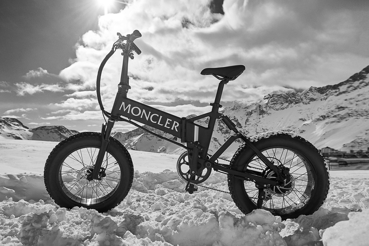 MONCLER x MATE.BIKE雪地极限摩托车 超级无敌帅