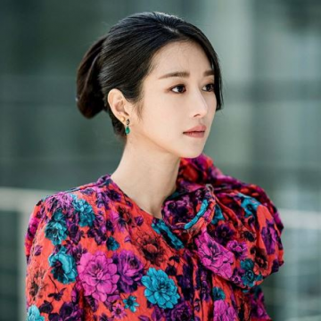 《虽然是精神病但没关系》霸气公主徐睿知 五个宫廷风穿搭剪裁设计盘点 日常造型也用到！