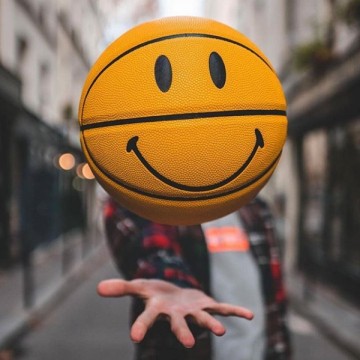 亲切、友善,还是令人不安的微笑?风靡世界的“黄笑脸”为何有如此魅力?