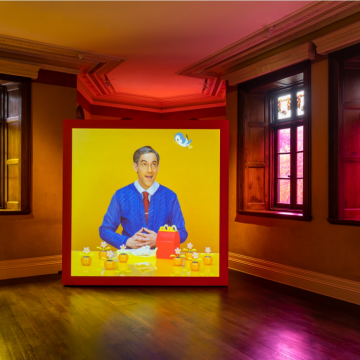 Prada邀你共组缤纷宇宙!《橡胶铅笔恶魔》入侵百年老宅!