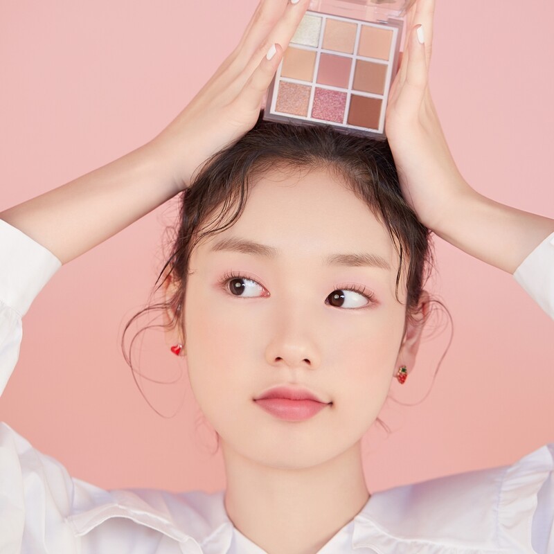 画出超粉嫩“草莓奶霜妆”必学三招!用开架粉红系彩妆轻松打造女孩最爱的仙气微甜妆容
