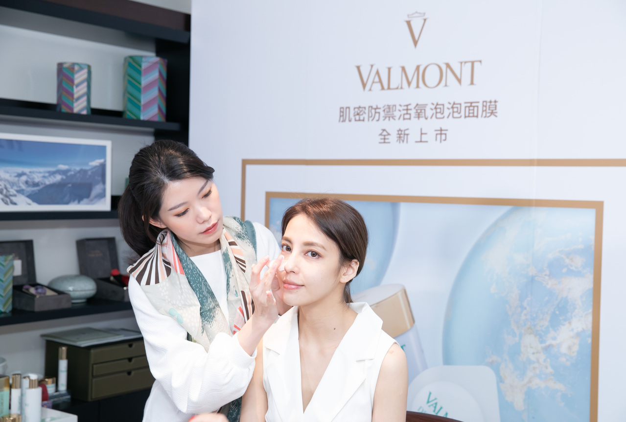 10分钟养出苹果肌! VALMONT泡泡面膜+新香味提升仪式感