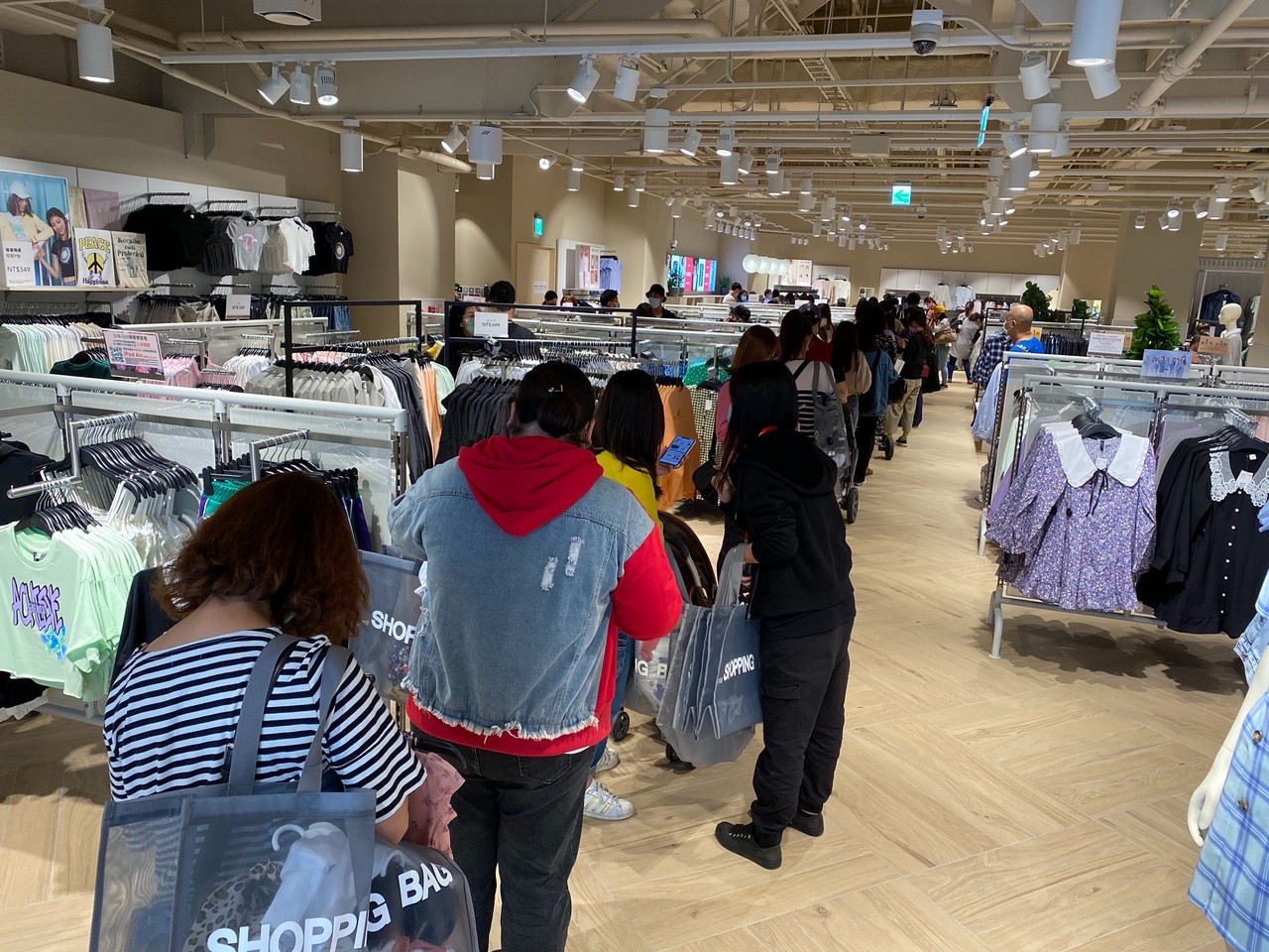 消费者反应热烈!GAP扩大客制化服务据点、H&M再开台南新门市