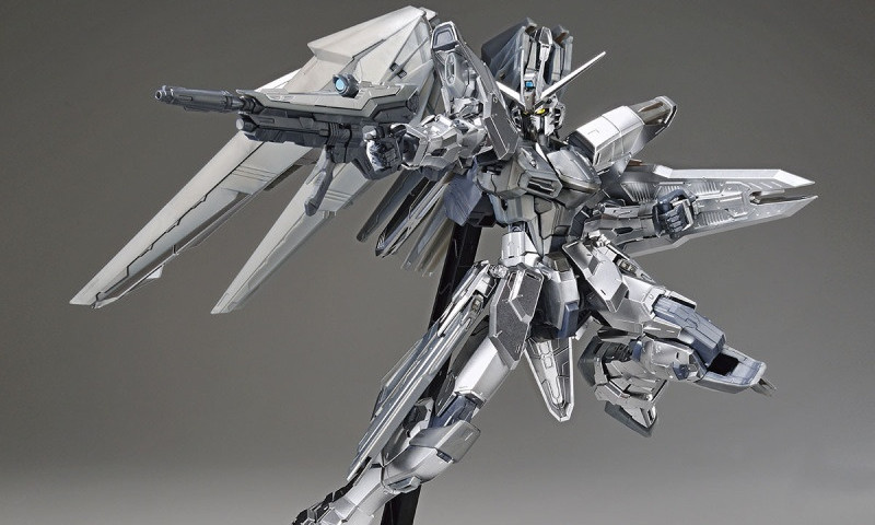 万代 MG 1/100 自由高达 Ver.2.0 [银色电镀版]